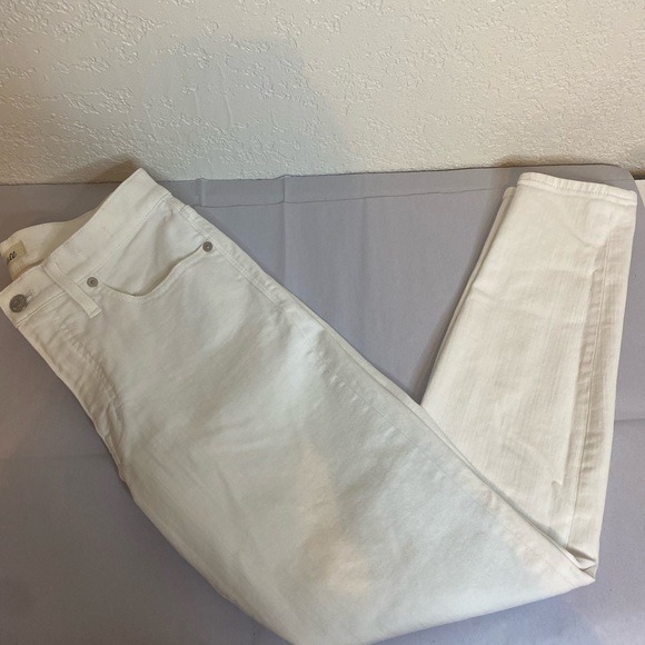 Madewell 9” Highrise Skinny Jeans in Pure White - Picture 4 of 7